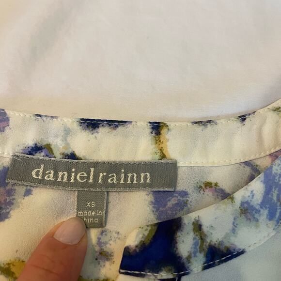 Daniel Rainn 3/4 sleeve flowy blouse cream and purple floral size XS. Workwear - Picture 3 of 5
